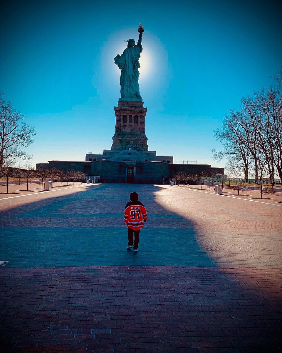 HunchaDeeDEG's tweet photo. Quick snap of this as he was moving quickly. Wearing the jersey of his favorite player. #cmcdavid97, maybe you can recreate when you play the Rangers! https://t.co/rTRzUB916D