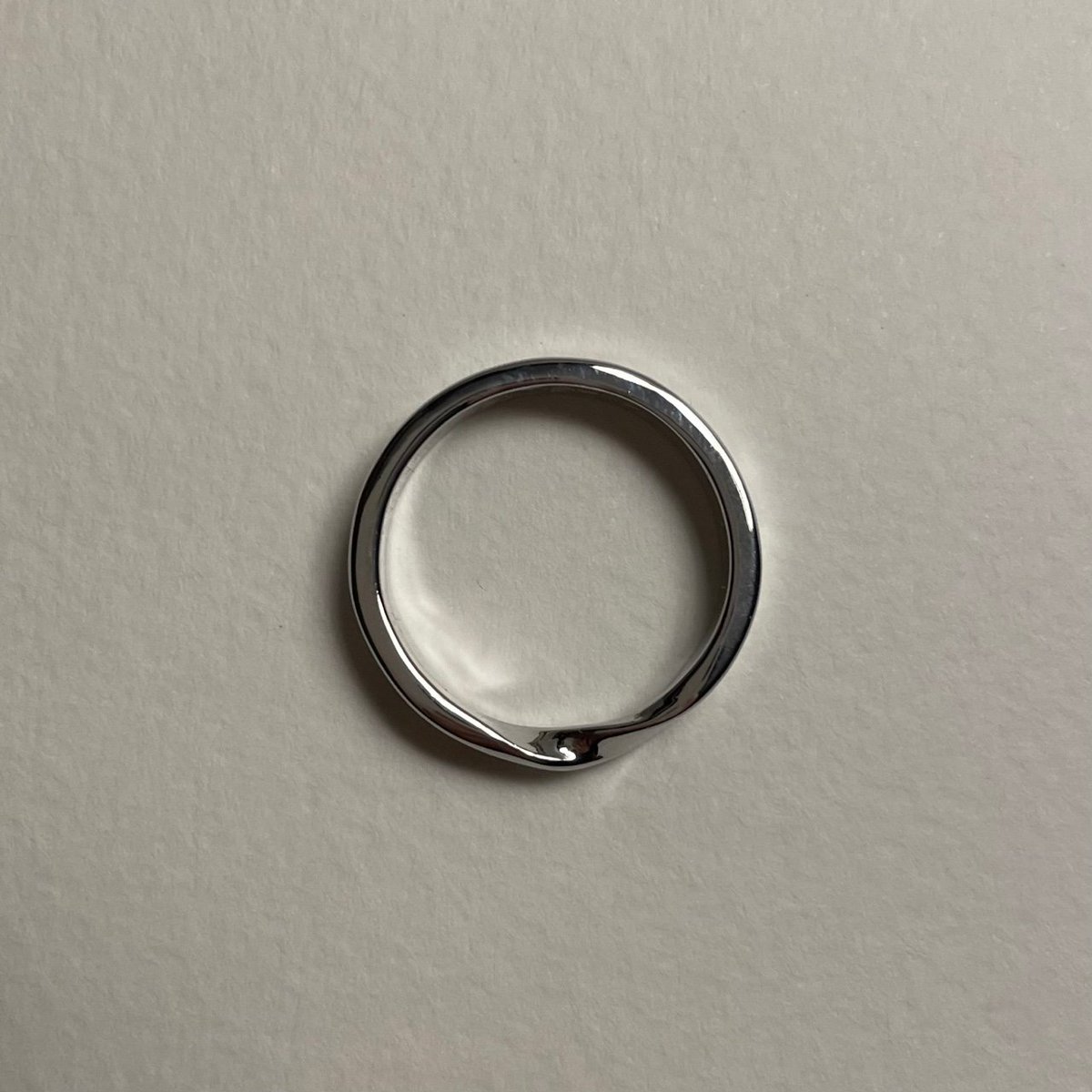 TXT_Sua_'s tweet photo. TXT 투바투 모아 (Moment of Alwayness) 각인 반지 입금폼

#RT 추첨 실버버젼 모아반지를 드립니다.

🔗https://t.co/6ifJVk6mjj

📅재고 소진시까지

사이즈 : 12~13호
색상 : 실버, 로즈골드

많은 RT 및 홍보 부탁드려요! https://t.co/utcETn8A5I