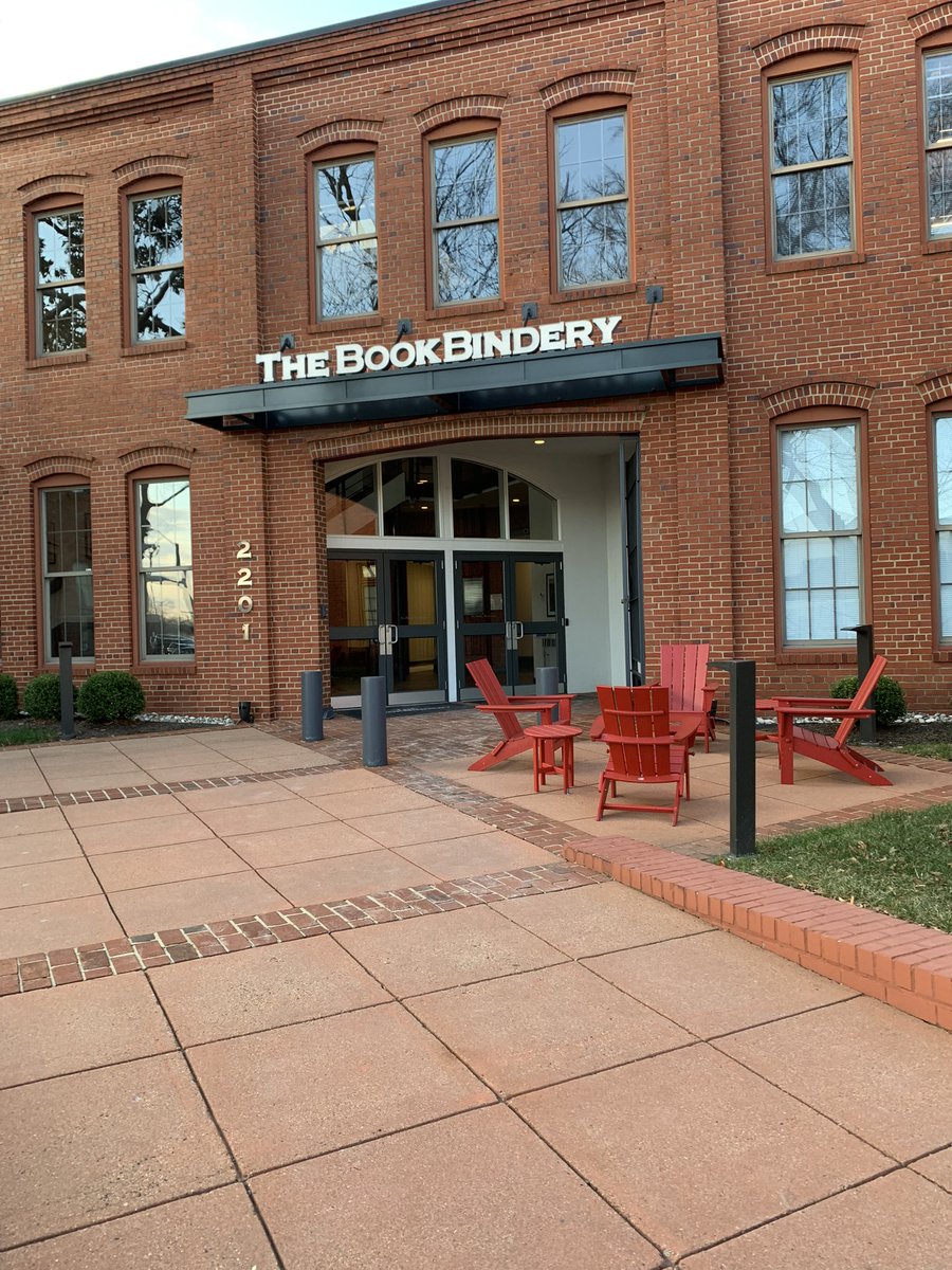 kbook10's tweet image. 3 weeks into my #CareerChange and I couldn’t be happier. Loving this journey as a #LearningExperienceDesigner and walking into an office building named after me 🤣