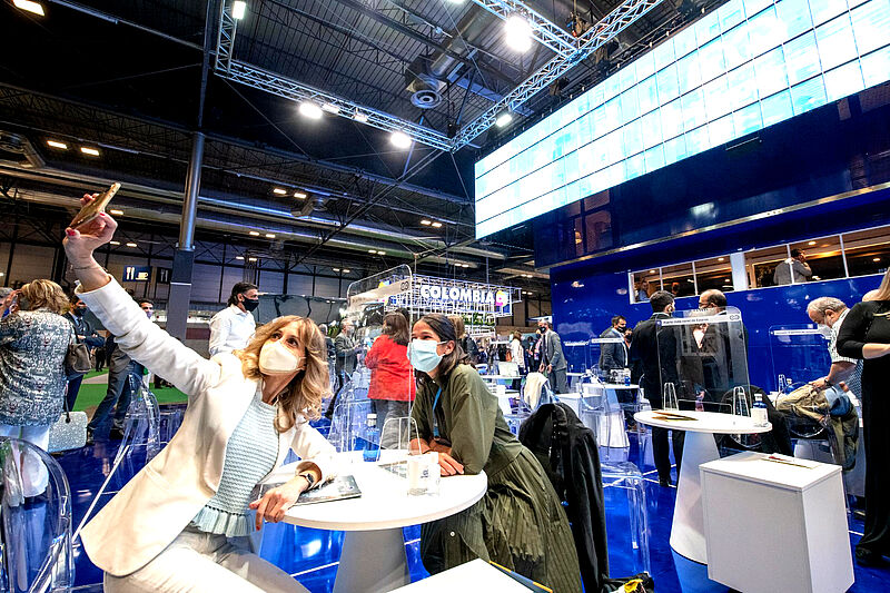 Jean-Marc Hensch (@sosicles) on Twitter photo Trotz Omikron fand letzte Woche die <a href="/fitur_madrid/">FITUR</a> als Präsenzmesse mit 81'000 Fachbesuchern statt. Die Tourismusbranche erhebt das Haupt und zeigt, dass man Grossanlässe sicher durchführen kann. <a href="/cim_media/">CIM Europe</a> cimunity.com/de/news/indust… Trotz Omikron fand letzte Woche die <a href="/fitur_madrid/">FITUR</a> als Präsenzmesse mit 81'000 Fachbesuchern statt. Die Tourismusbranche erhebt das Haupt und zeigt, dass man Grossanlässe sicher durchführen kann. <a href="/cim_media/">CIM Europe</a> cimunity.com/de/news/indust…