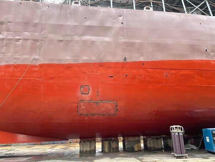 FLHistWarship's tweet photo. 🚨Great progress pics! Extra steel going on to strengthen the hull! More to do before she gets final paint work and ready to come to Jacksonville.
🦾YOU CAN HELP: Text ‘ORLECK’ to 43506 or visit our website at: https://t.co/0DvSpnsVJ9
#jaxnavalmuseum #coldwarexperience #dtjax https://t.co/N8gYhqBq4x
