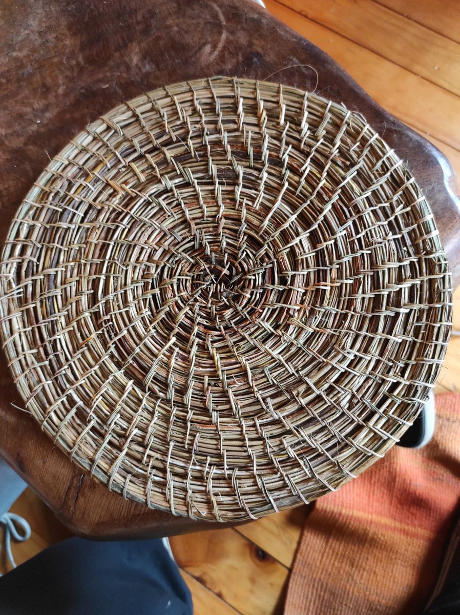 FabianMota135's tweet photo. Individuales de manila de 30 cms diámetro urdido a mano. Envíos por pagar a todo chile. Consultas al +56996161206 #ptovaras #puertovaras #ptomontt #artesania #cesteria #manila #0fertas #Chile https://t.co/KgaSVtL8Qz