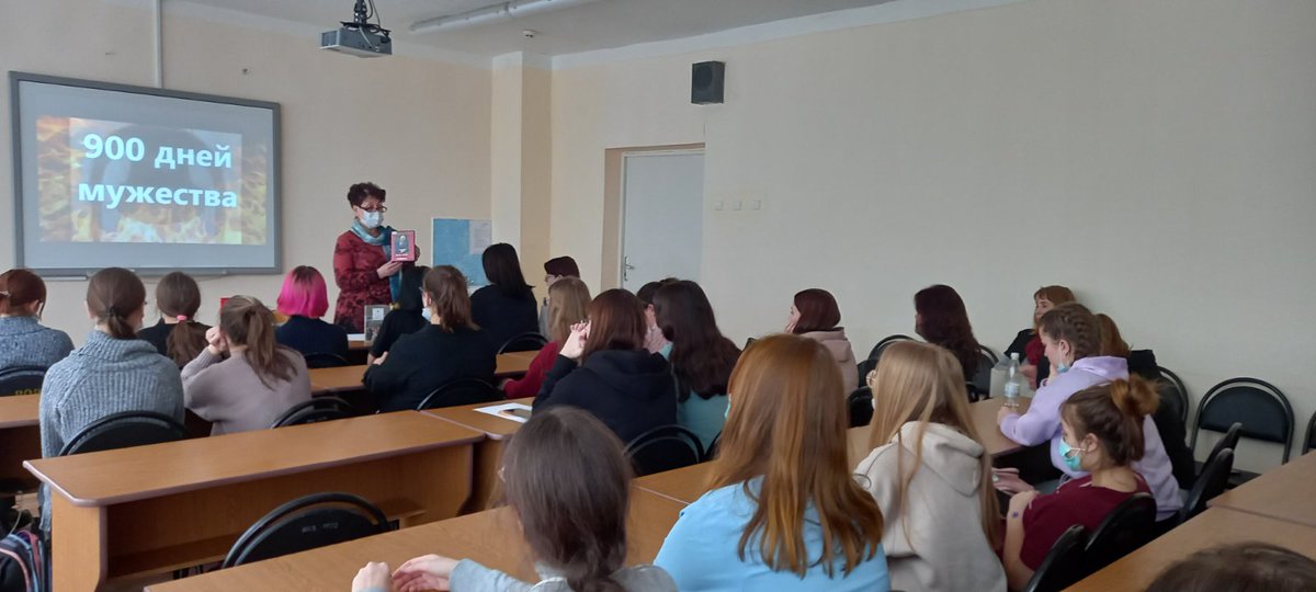 aksakovka's tweet photo. В рамках Дня воинской славы России-27января-Дня снятия блокады с Ленинграда студенты Ульяновского пед.колледжа стали участниками урока нравственности по видеопроекту Альберта Лиханова "Стойкость".Состоялась беседа с писателем Даниилом Александровичем Граниным. ("Блокадная книга") https://t.co/8udLKAUxBi