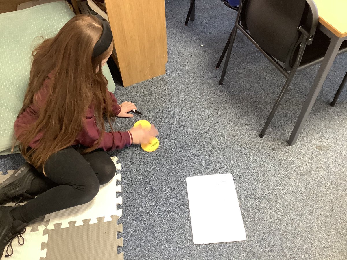 MissBinnieP1B's tweet photo. Using foamy fractions to calculate improper fractions &amp; SEE how we can convert these into mixed number fractions! 🧮 https://t.co/QDMBV8bLXg