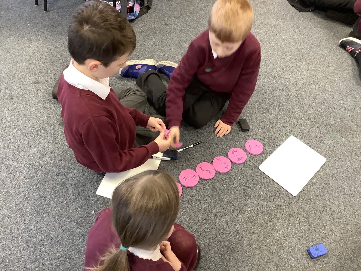 MissBinnieP1B's tweet photo. Using foamy fractions to calculate improper fractions &amp; SEE how we can convert these into mixed number fractions! 🧮 https://t.co/QDMBV8bLXg