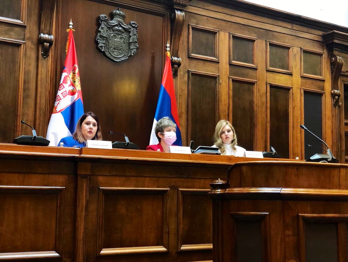 CEPBelgrade's tweet photo. Danas nam je u Narodnoj skupštini kao predstavnicima @NKEUSrbija predstavljen Nacrt pregovaračke pozicije za #poglavlje28 (Zaštita potrošača i zaštita zdravlja). Radnu grupu za ovo poglavlje u okviru @NKEUSrbija vodi CEP. https://t.co/regQ0q4WTQ
