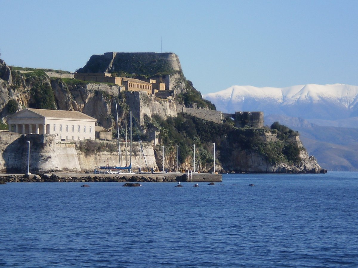 DorsetWriter's tweet photo. #Corfu #BeforeTheDurrells #WilliamPlomer

William Plomer went to Athens in 1930 and spent several months in Corfu. This poem, 'Corfu', was first published in 1932. From William Plomer, Collected Poems, J. Cape, 1960. https://t.co/N4ytMvCM16