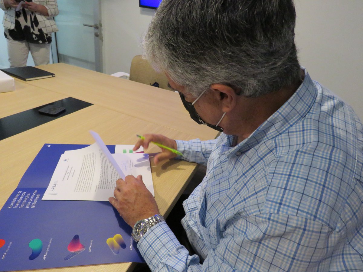 Gran Noticia en TT🙌Firmamos sublicencia con #AMCASystems para comercializar tecnología d <a href="/UCNorte/">Universidad Católica del Norte</a> en Chile y Noruega. Una solución q controla componente tóxico en faenas mineras ¡Innovación 🇨🇱 para la minería global q cuida el🌎! bit.ly/3ACe6yG y bit.ly/3rUW7zg