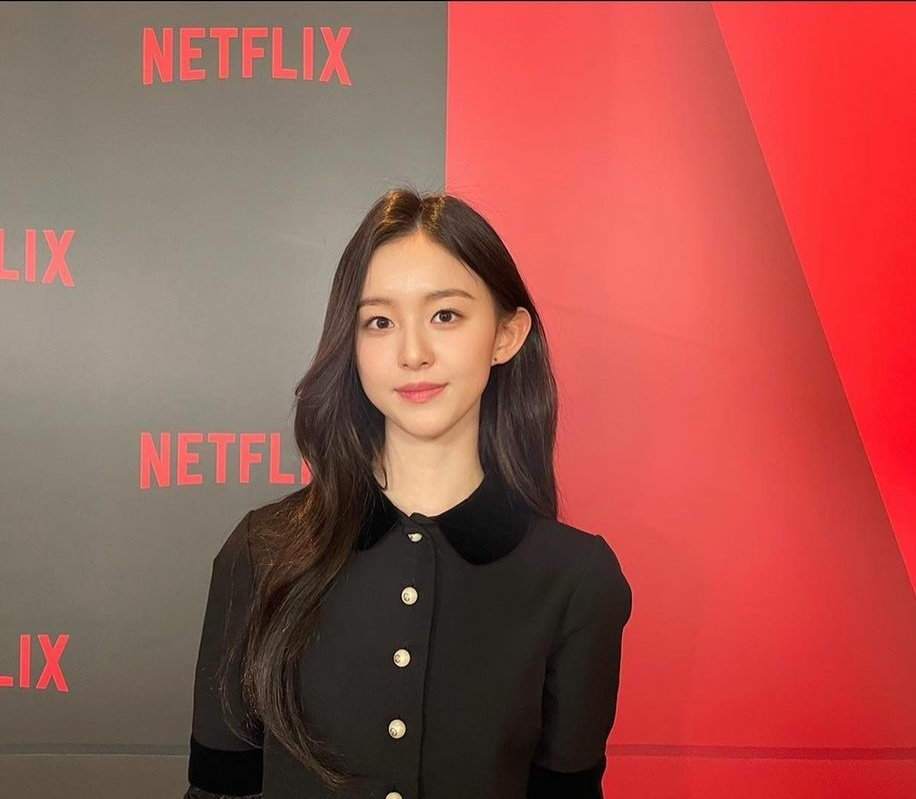 missminsin's tweet photo. The main casts selca in netflix bg♥️
#AllOfUsAreDead https://t.co/KpKF733Gp4