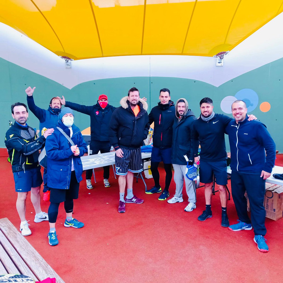 ¡Hola Padelista! Aquí comparto la crónica del pasado domingo, con todos los detalles y todas las fotos, entre en el siguiente link: facebook.com/lospadelistas.…
<a href="/ATopeDePadel/">A Tope De Padel</a>