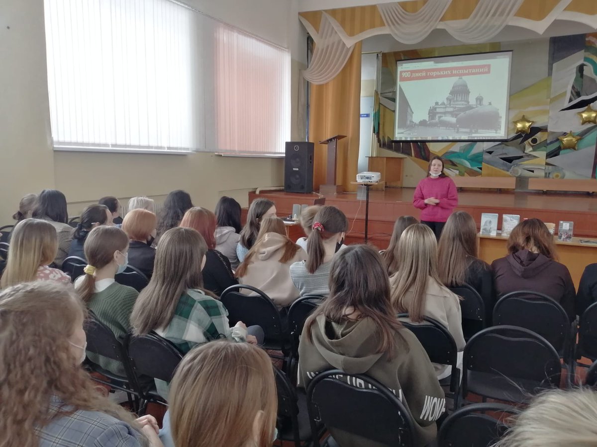 aksakovka's tweet photo. Студенты Ульяновского многопрофильного техникума и Ульяновского пед.колледжа стали участниками беседы "900 дней горьких испытаний". и познакомились с книгами: Д. Гранин и А. Адамович "Блокадная книга", Э. Фонякова"Хлеб той зимы", Т. Кудрявцева "Маленьких у войны не бывает". https://t.co/2mt1bGR9yr