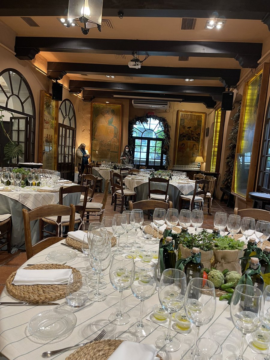 alrebalaje's tweet photo. Tras la Junta Directiva de la @andgastrotur, vamos a disfrutar de Córdoba en su máxima expresión: 17 pases de cocina con perol incluido, 11 vinos de la tierra y 5 AOVES DO Baena… un verdadero y absoluto lujo. https://t.co/mJQSYOd23E