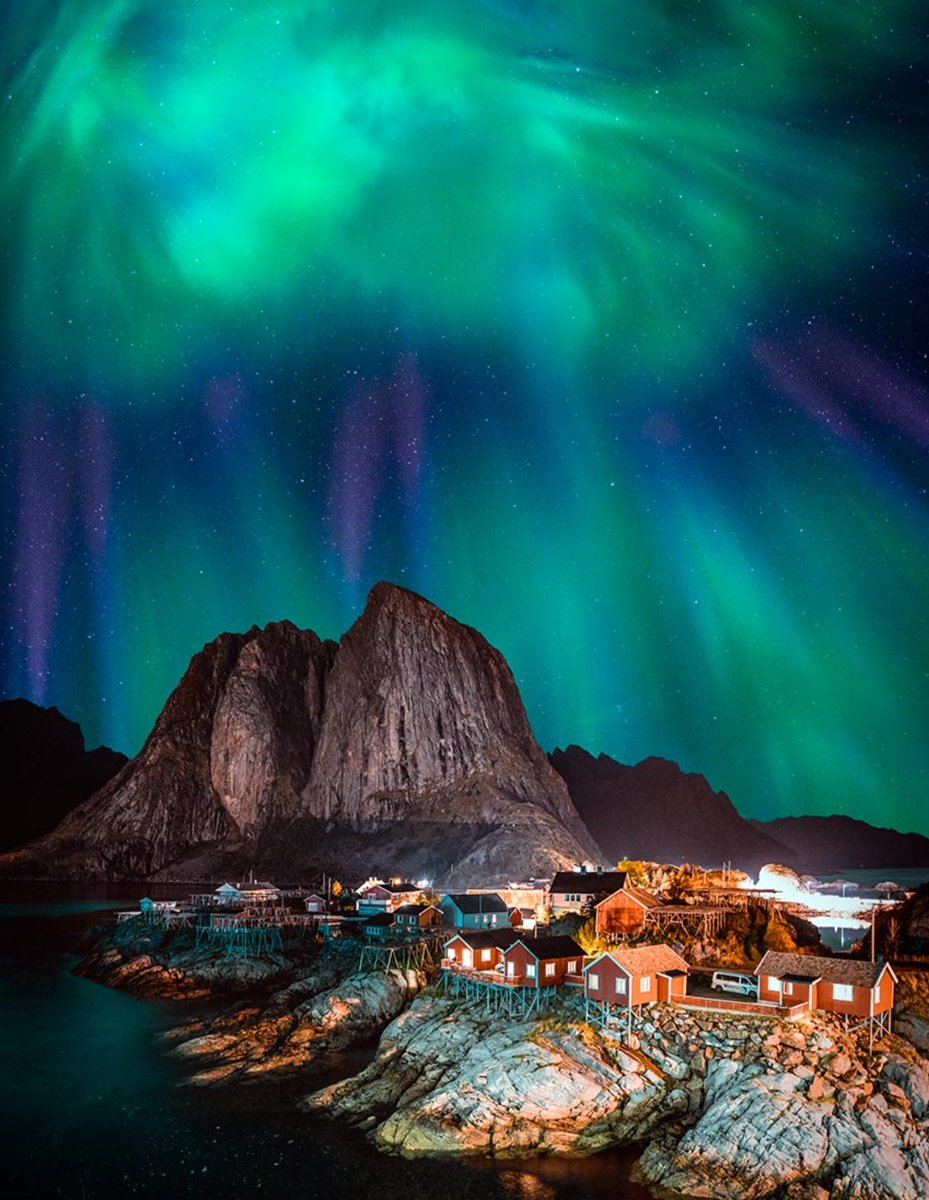 sergietevcf's tweet photo. Quién no se iría a ver estas preciosidades ,Que belleza!!Auroras Boreales😍🥰💫✨
#FelizMiercoles 
#LugaresConEncanto
#MisLugaresFavoritos https://t.co/lztKj6ezny