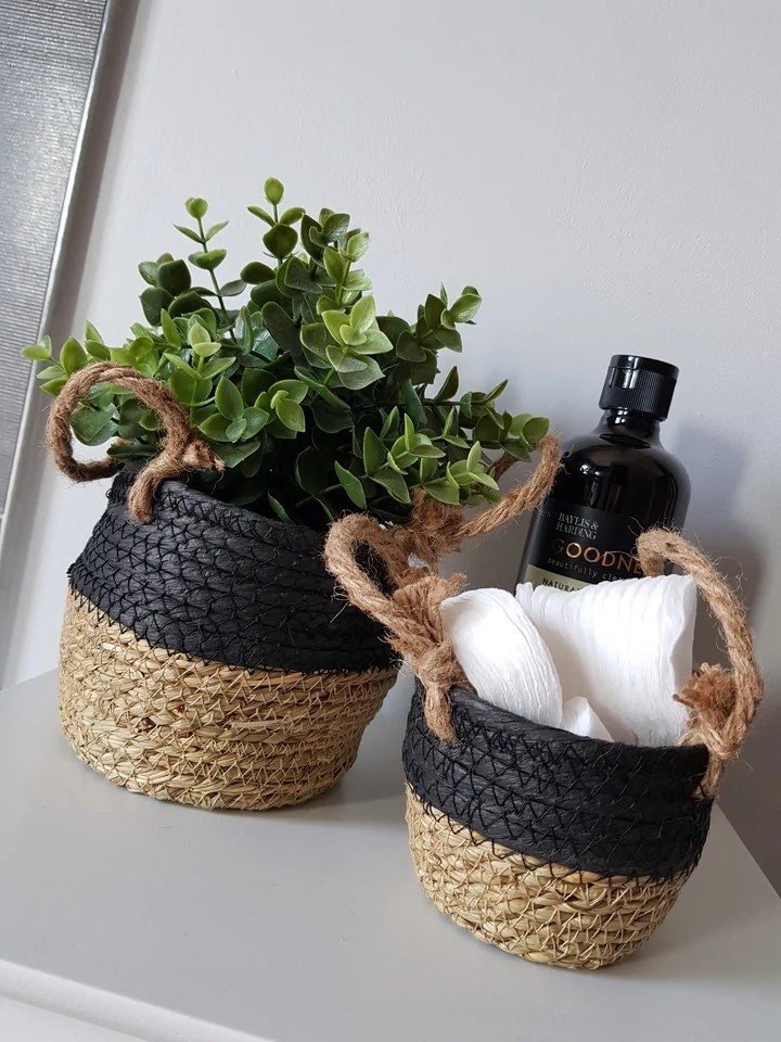 RevivalHomeFurn's tweet photo. Excited to share the latest addition to my #etsy shop: Set Of 2 Mini Woven Grass Storage Baskets #black #beige #kitchendining #mothersday #wicker #storagesolutions #organicbaskets #miniatureplanters #minibaskets https://t.co/vSfJhBVYYp https://t.co/0jPAePrxHq