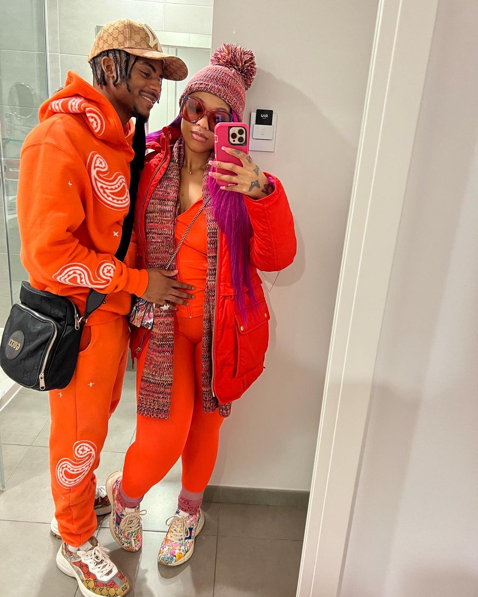 tyrastea's tweet photo. Pls travel with your partner y’all. It’s an escape and truly will make y’all bond tighter. Get tf up and go see the mf world! Our trip was only $500 for the hotel and flights!!! That’s one night out if you think bout it! 🤷🏾‍♀️ https://t.co/tOBQx5PNef