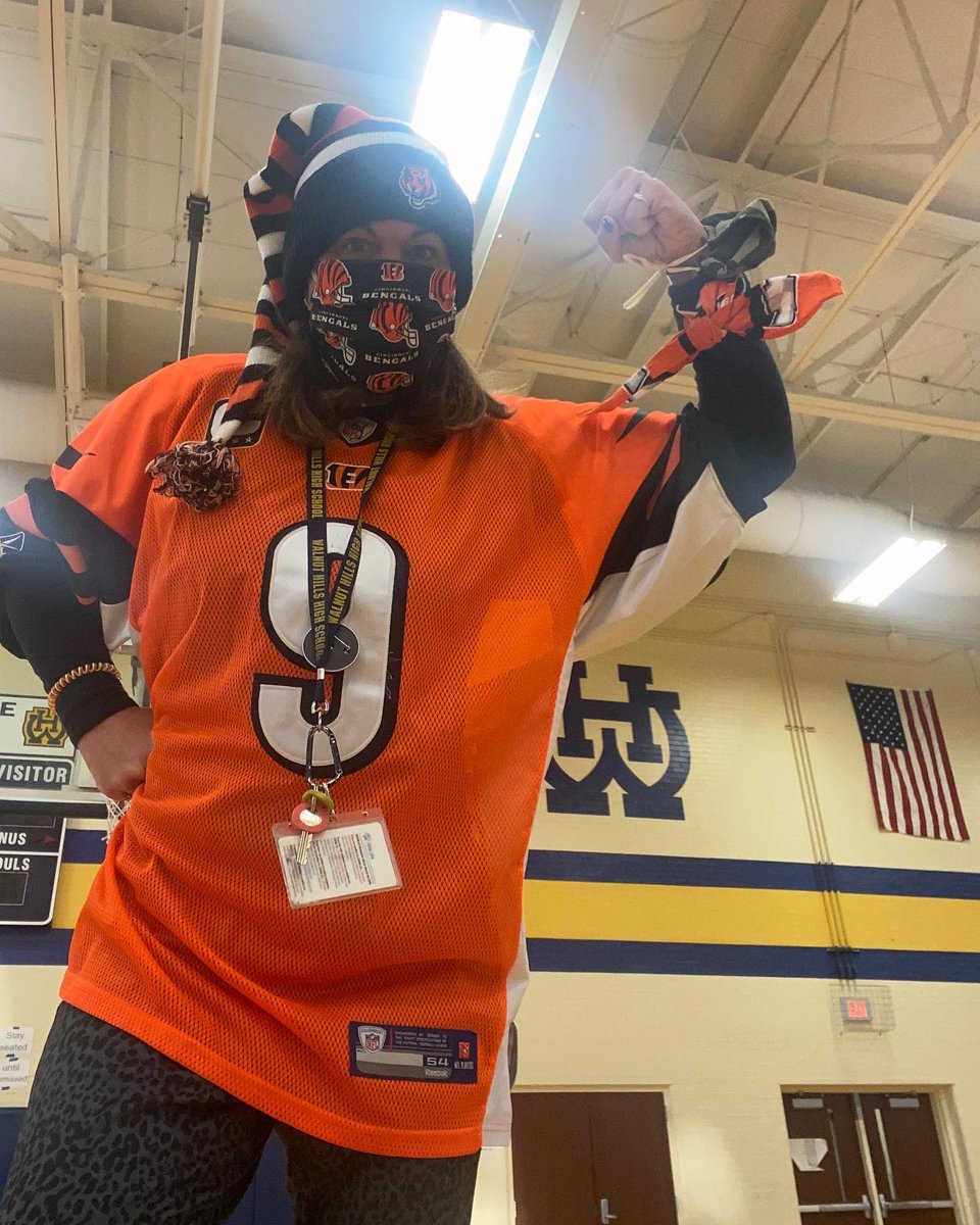 LallathinR's tweet photo. #showyourstripes #runfortheplayoffs #walnuthillseagles WHO-DEY Spirit Day!🏈🧡🐅 https://t.co/1RJmK14uRc