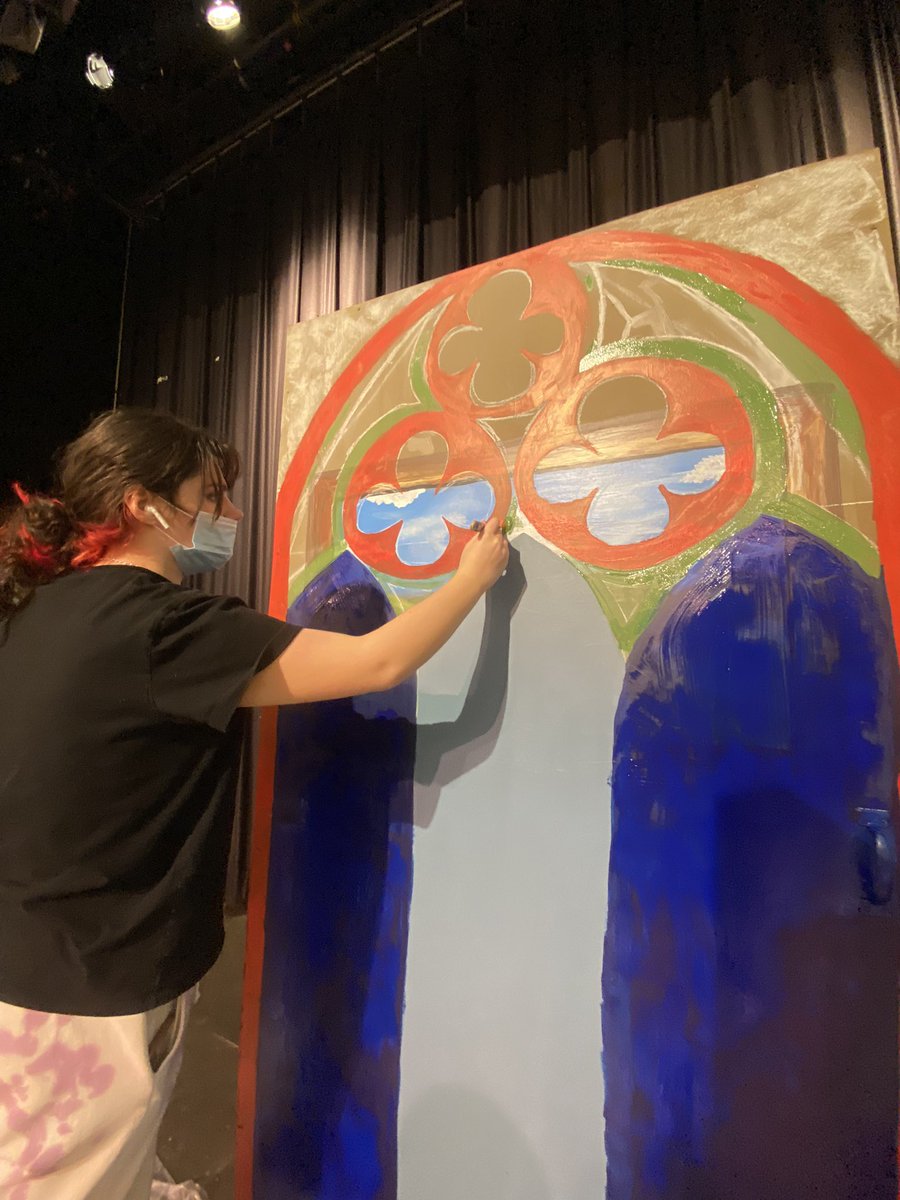 OBEN_FAPA's tweet photo. Our design and construction crew working hard to get ready for Pippin! #wevegotmagictodo @mtishows @ChiappardiTeri @OBENSchools @OysterBayHS https://t.co/OcQH4fD2Km