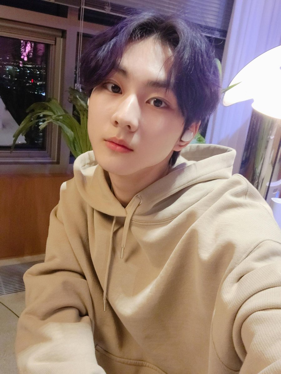 tOxXi_O2O9's tweet photo. 뭐야?진짜너무예쁨…… https://t.co/GCeCVmxhQe