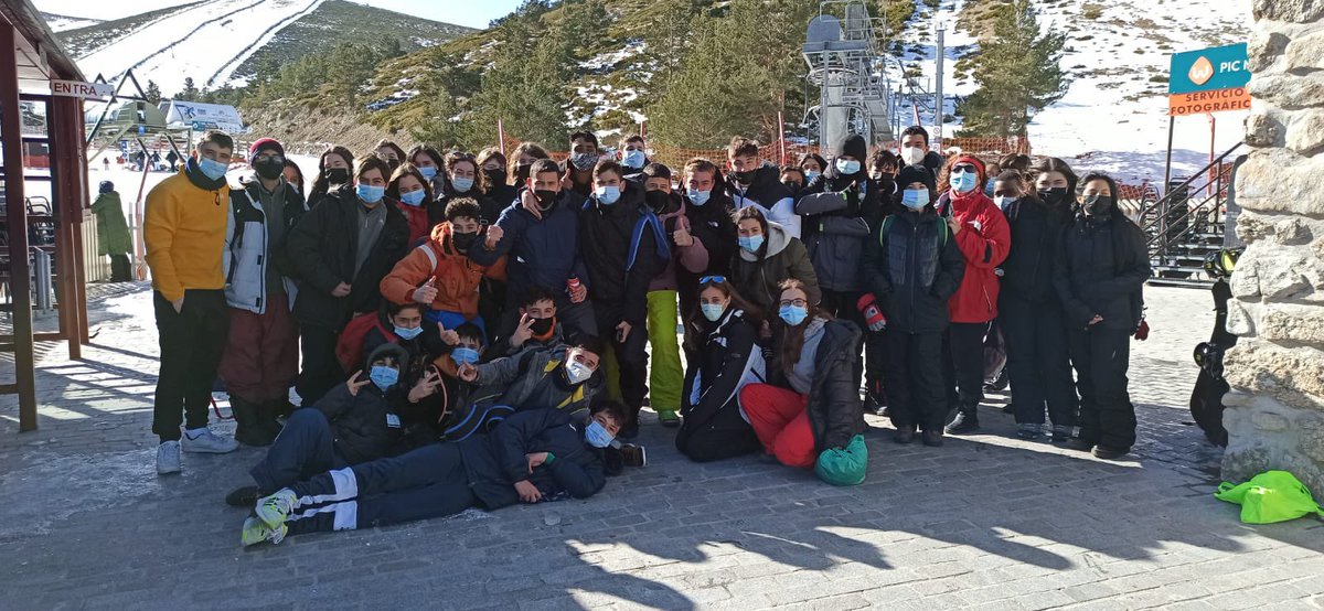 IesMMolina's tweet photo. Estupendo día de iniciación al esquí, bien aprovechado por los alumnos de #3ESO y #2PMAR en #valdesqui.
#esqui #educacionfisica sigue hilo… https://t.co/kK182Yxya3