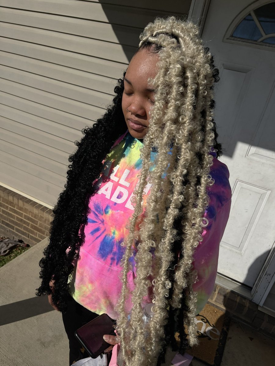 ___Nesha's tweet photo. 30 likes and I’ll do a February special on my locs ❤️ https://t.co/MuyPiOef8l
