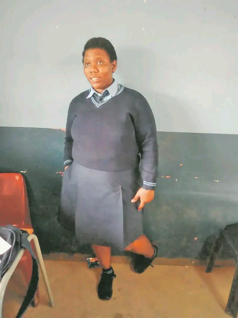 joy_zelda's tweet photo. Slindile Cele Pass matric at age 31 with bachelor's pass as a full-time Student at the Mzingezwi High School,In 2019 she worked as a domestic worker saved money to pay for her fees,uniform,rent
#BBMzansi 
Billiato 
Acacia 
Mpho
Nale
Dinky
#ShowerHour
#AfterSexPrefences
Mr Smeg https://t.co/sxJs9J8RDJ