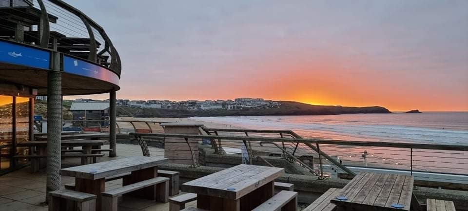 We get to see the best sunsets all year round. 😍
Come rain or shine you can enjoy a great view and fresh fish and chips at Fistral. 🌊