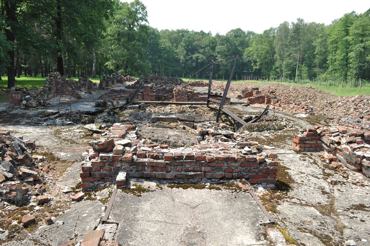 January 26, 1945 | The SS evacuating forces who remain in #Auschwitz receive the order to eliminate any trace of the committed crimes.

At 1:00 am Crematorium V, the last of the Crematoria in Birkenau, is demolished.