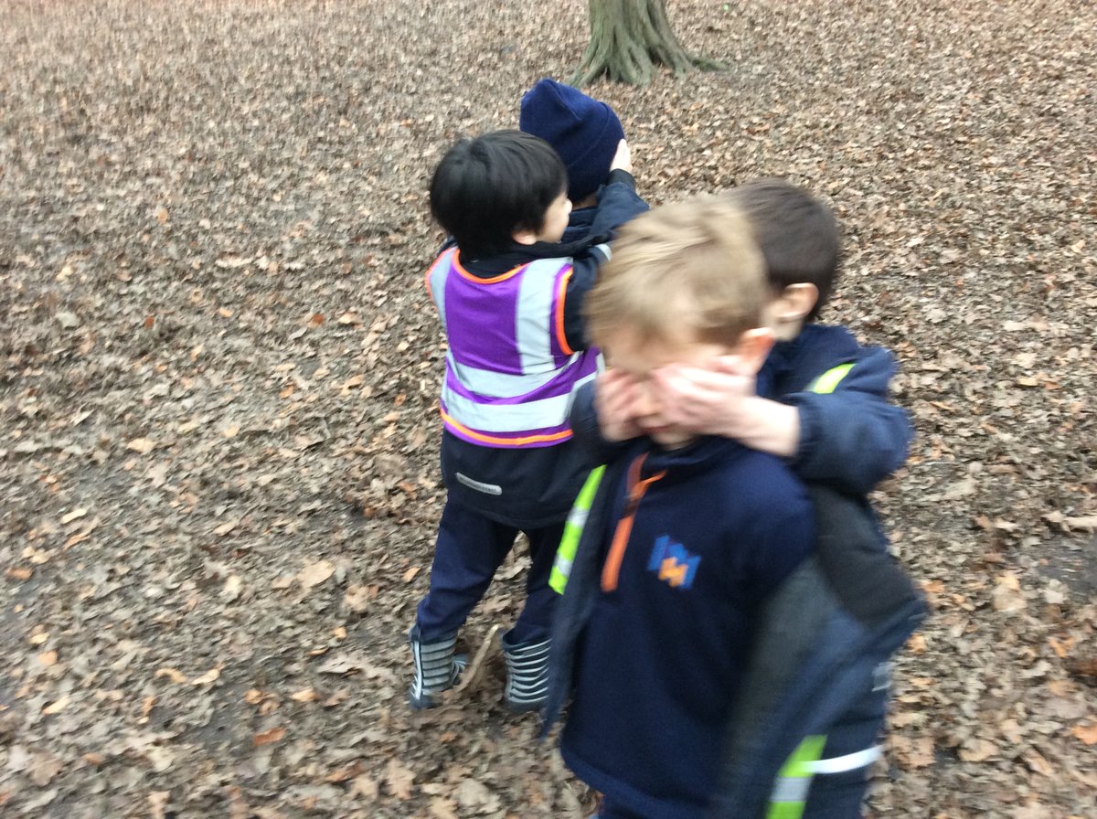 NorfolkHouseSch's tweet photo. Reception class have been braving the cold weather in their weekly visits to Highgate Woods for Forest School. This week the children have been learning about their senses and how important they are in negotiating the natural environment. #nhsucceed #nhcollaborate https://t.co/g0ylWykuDQ