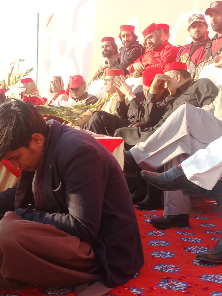 GigyaniNaveed's tweet photo. چارسدہ میں عوامی نیشنل پارٹی کا پاور شو 🚩
باچا خان بابا و ولی خان کو خراج عقیدت پیش کرتے ہیں۔ باچا خان بابا و ولی خان کو خراج عقیدت پیش کرنے کے لیے  ہزاروں افراد کا جلسے میں شرکت۔ عوامی نیشنل پارٹی مضبوط قوت بن چکی۔ پختونخوا کے عوام نے فیصلہ سنا دیا۔
#BachaKhanWeek2022 
#PsfChd https://t.co/dJhEd1miw8