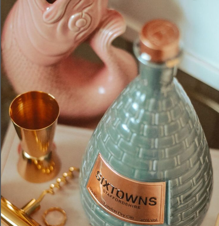 Two of our beautiful ceramics captured in one shot 📸 Thanks <a href="/beffshuff/">beffshuff</a> (on Instagram) for the tag!

Our iconic #GluggleJug looking pretty in pink and our famous #SixTowns gin bottle. 

Both manufactured in the heart of the Potteries by Wade Ceramics.