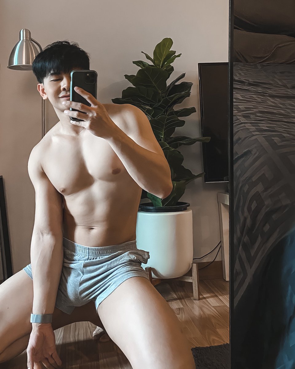Aoffyisme's tweet photo. ปล่อยไปตาม แรงโน้มถ่วง 😓 https://t.co/vxM3JC0EO6
