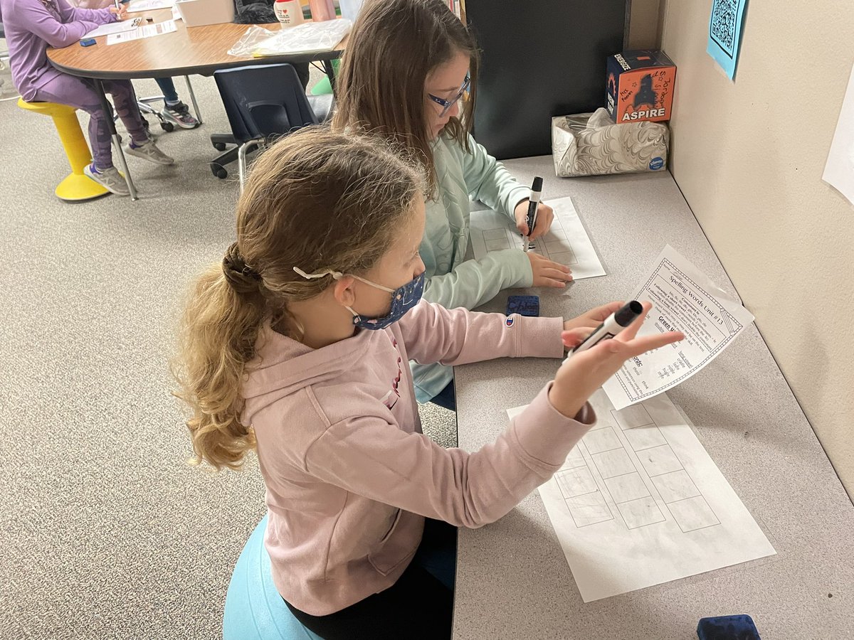 KoesterMrs's tweet photo. Fun with Elkonin boxes! @Parkside_ES https://t.co/KBCluzB1Yx