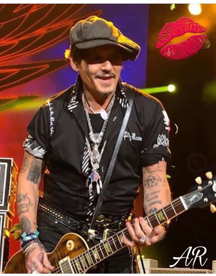 BritFanofDepp's tweet photo. 2 years go - Johnny Depp performed at the MusiCares Person of the Year Gala 2020 - ( January 25, 2020) 

📸 Yvonne de Beor 
📍Los Angeles 
#JohnnyDepp https://t.co/a5BiWT1RF7