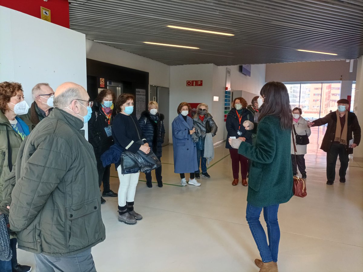 _usj_'s tweet photo. Los alumnos de la #USJSénior han visitado la exposición #MobilityExperience🚗, que experimenta con el multimedia y la gamificación a través de una instalación visual, interactiva y reactiva.
@IbercajaSocial @mobilitycity_
➡️ https://t.co/DHkbxLVC4u https://t.co/3udk7AG1UA