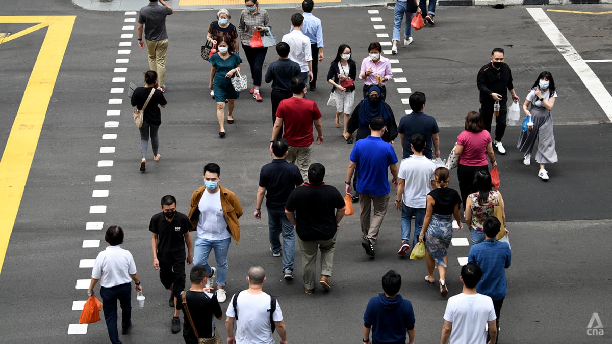 ChannelNewsAsia's tweet photo. 4,832 new COVID-19 cases reported in Singapore https://t.co/25Cp63WbZj https://t.co/tn94O5Am0x