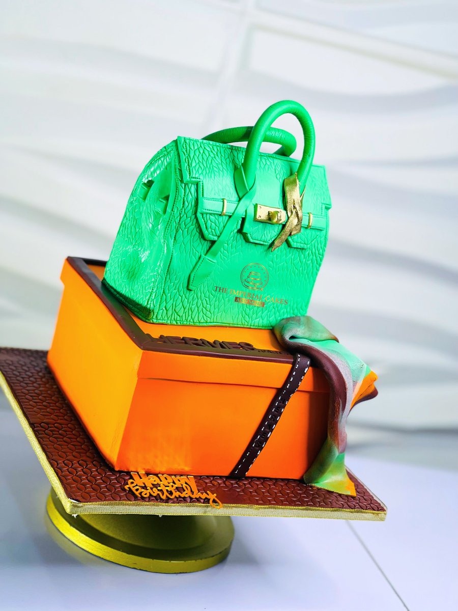 Yaaaaass ! Its a cake ! Y’all know this buy ur bag in a hermes box attitude yeah ? Dazzit 😂 #hermesbagcake #hermescake #bagcake #cakesontwitter #bestcakesinogun #birthdaycakes