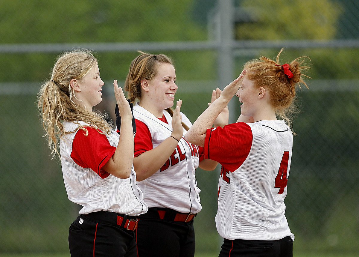 65% of teenage girls say that participating in sport has benefitted their #MentalHealth. #BellLetsTalk womenandsport.ca/canadian-girls…