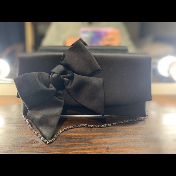 bscharm30's tweet photo. So good I had to share! Check out all the items I'm loving on @Poshmarkapp #poshmark #fashion #style #shopmycloset #katelandry #anntrinity #rebornj: https://t.co/w8OSRiYWTn https://t.co/EmrLg9sAtO