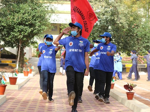 NssBhavans's tweet photo. Bhavans Vivekananda College celebrated 73rd republic day.NSS unit took part in the parade along with the NCC cadets and the BSG unit followed by the flag hoisting. The NSS unit has also taken the responsibility of setting up the stage.@_NSSIndia @YASMinistry @ianuragthakur https://t.co/jl9WCFKNJV
