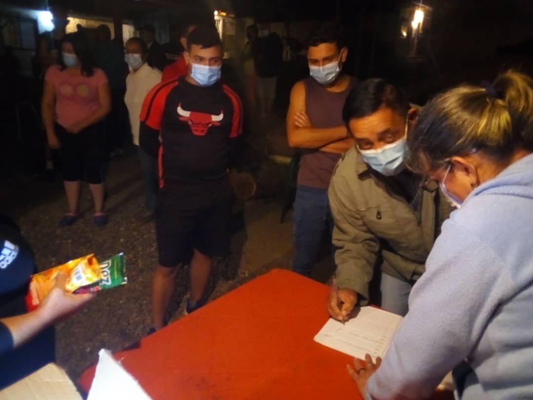 ClapLomas's tweet photo. Hoy fue posible la entrega del beneficio del CLAP a la comunidad de LOMAS BLANCAs (parte media) Con alegría y entusiasmo el Jefe de Comunidad, Estructura y Líderes de Calle le damos las gracias a todos los que hacen posible la entrega de este gran beneficio. Dios les bendiga... https://t.co/qtNlDcUT1f