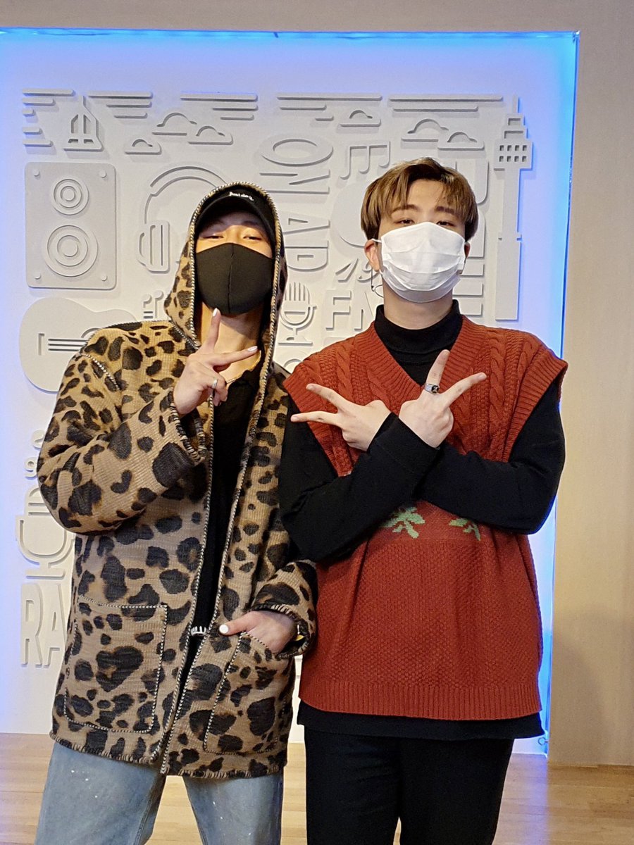 YOUNGJAExArs's tweet photo. 🤭달디랑 꿈꾸라는 운명인 거야?! 〰️시간 순삭〰️ 오늘은 스윗한 달디의 목소리는 기본! 빅재미꿀재미까지 빵빵 터져서 웃느라 시간 가는 줄 몰랐죠🥰 내일 밤 8시에 또 만나요🌙

#영재 #YOUNGJAE https://t.co/GoaRpMM9UK