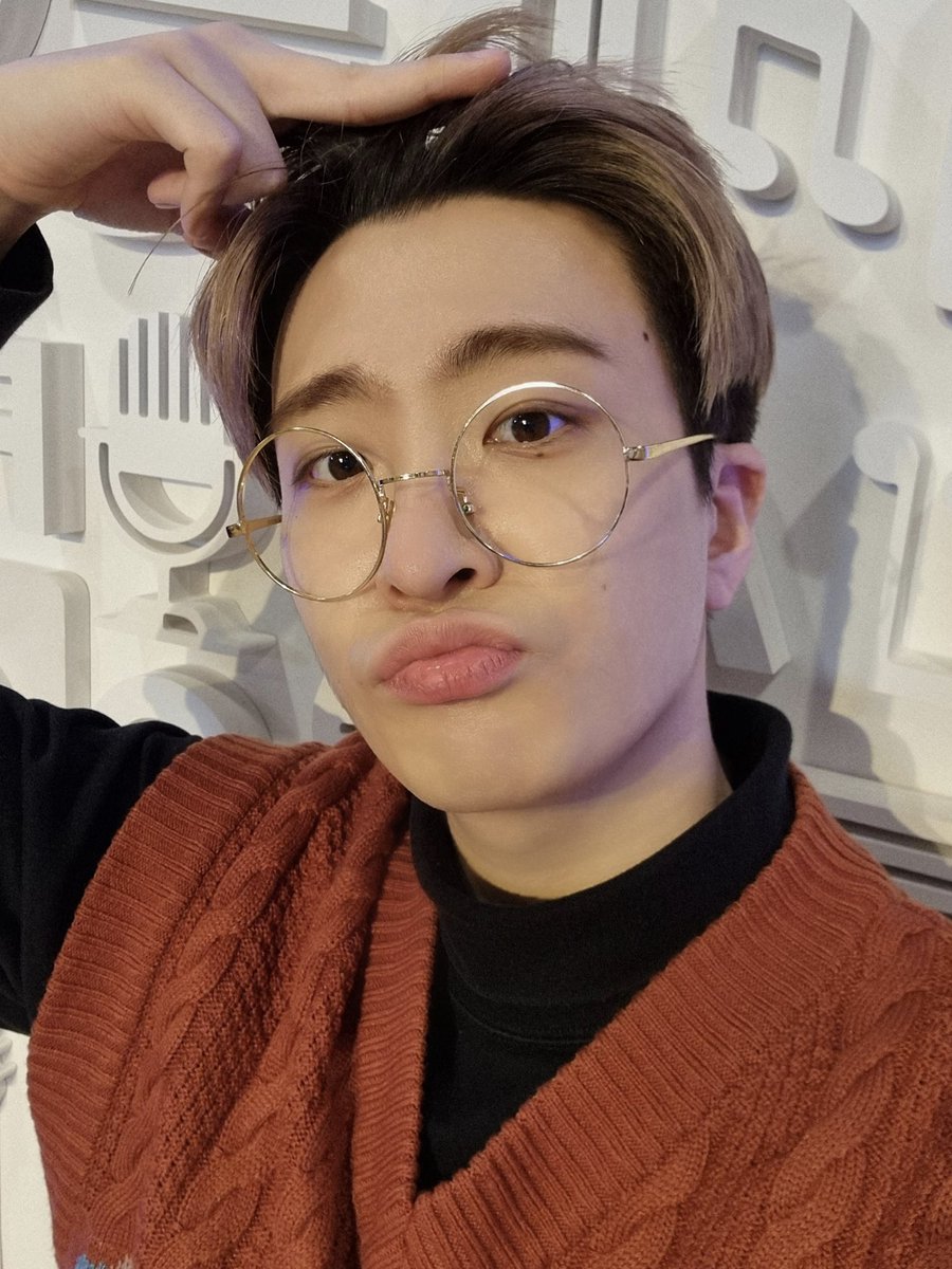 YOUNGJAExArs's tweet photo. 🤭달디랑 꿈꾸라는 운명인 거야?! 〰️시간 순삭〰️ 오늘은 스윗한 달디의 목소리는 기본! 빅재미꿀재미까지 빵빵 터져서 웃느라 시간 가는 줄 몰랐죠🥰 내일 밤 8시에 또 만나요🌙

#영재 #YOUNGJAE https://t.co/GoaRpMM9UK