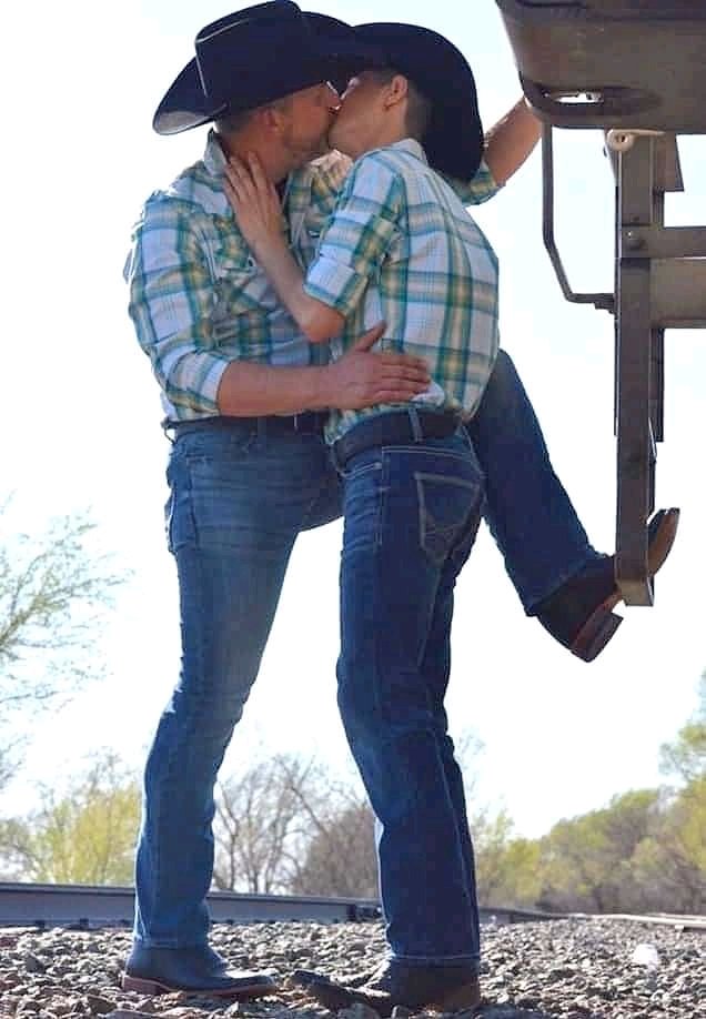 Total 101+ imagen cowboys kissing Viaterra.mx