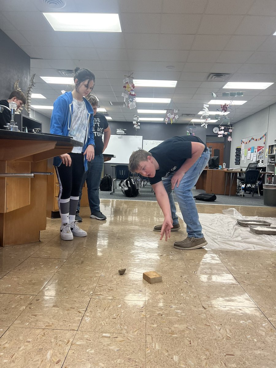 scholz20's tweet photo. Exploring Newton’s Laws of Motion today in Science 8. #bertrandvikings #SAIL https://t.co/0MO0HELf0E