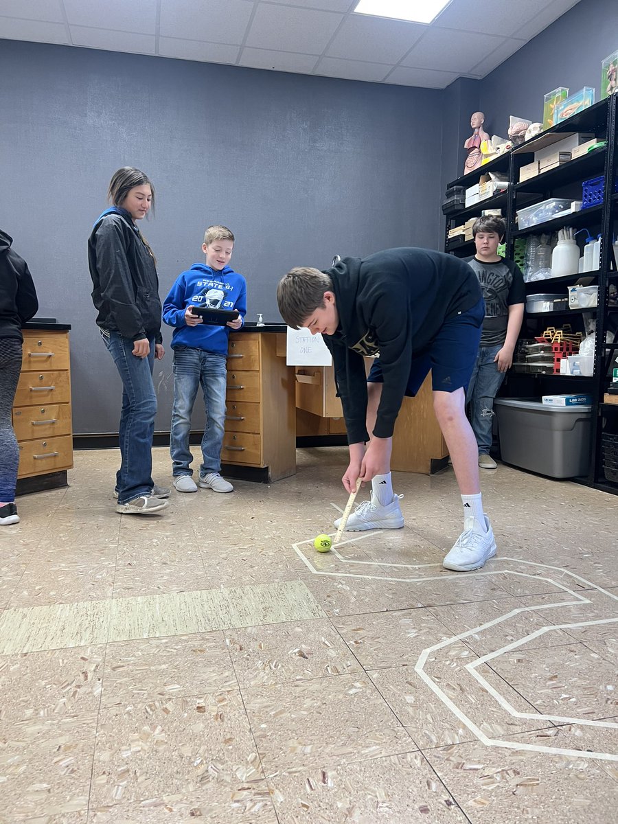 scholz20's tweet photo. Exploring Newton’s Laws of Motion today in Science 8. #bertrandvikings #SAIL https://t.co/0MO0HELf0E