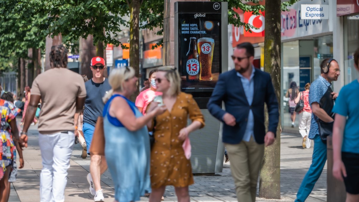 GlobalNIreland's tweet photo. We’re bringing a little sunshine to your afternoon with a #throwback to this campaign from Hop House 13 on Street Hub last summer. We’re ready for the return of sunglasses and sipping beer #passthepints🕶️🍺☀️
@DiageoIreland @PHD_Ireland @PMLGroupNI #tbt #throwbackthursday https://t.co/Zy7KtCZ2z3