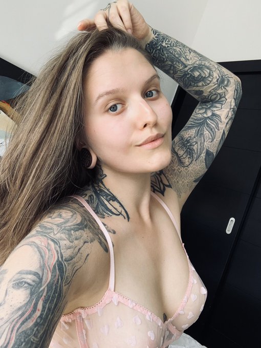 Do you want to wake up with me? 🥺💝 https://t.co/aCIjs5ic1J<a href="/tag/mvsales"class="tags"><span>#mvsales</span></a>
