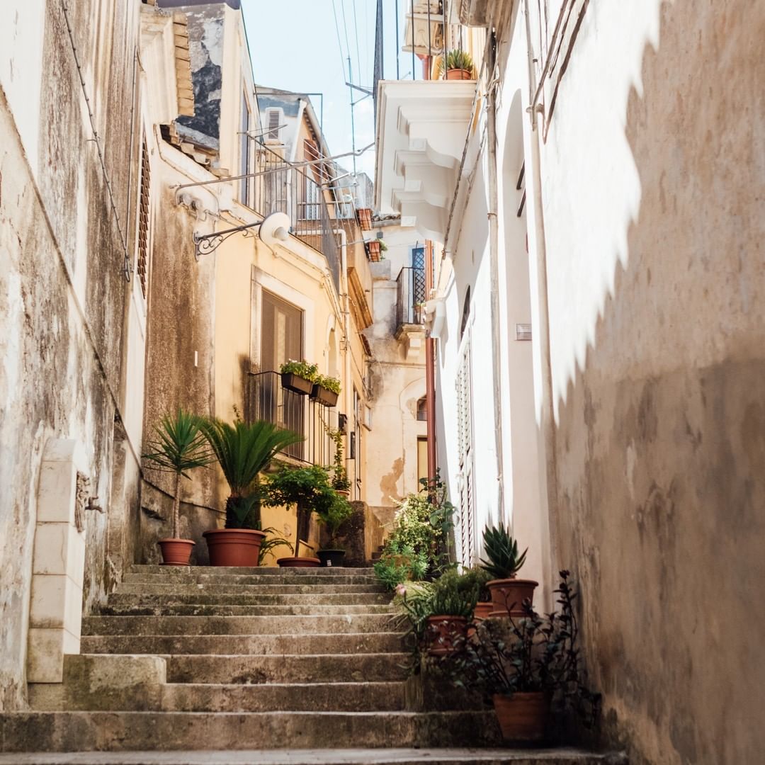 #Sicily

#History tells us that #Ragusa was besieged for the first time by the #Arabs in the ninth century. This is the reason that the #baroque quater, with its labarynthine steps and tiny alleys, brings to mind the Arab medina.

#architecture #ancient #ourLand