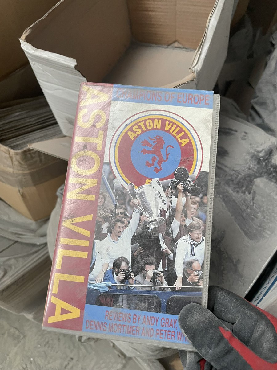 ChadM97's tweet photo. Some of the things you find collecting dust in a customers property. #AVFC https://t.co/SyODDTxncx