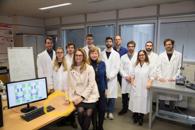 magda_zw's tweet photo. @nickschurch @ErrantScience On the other hand, here’s a picture of a group of physicists that appear to *not even have* a mouse. https://t.co/tOSyUU0WWo